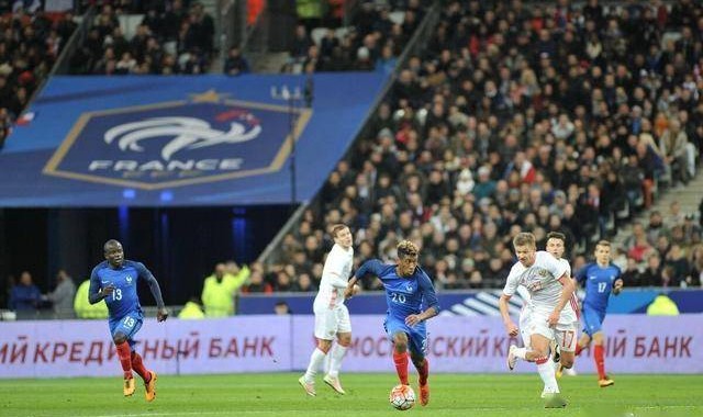 BSPORTS- 卡昂保级关键战现乌龙闹剧，后卫解围踢空送对手制胜球  