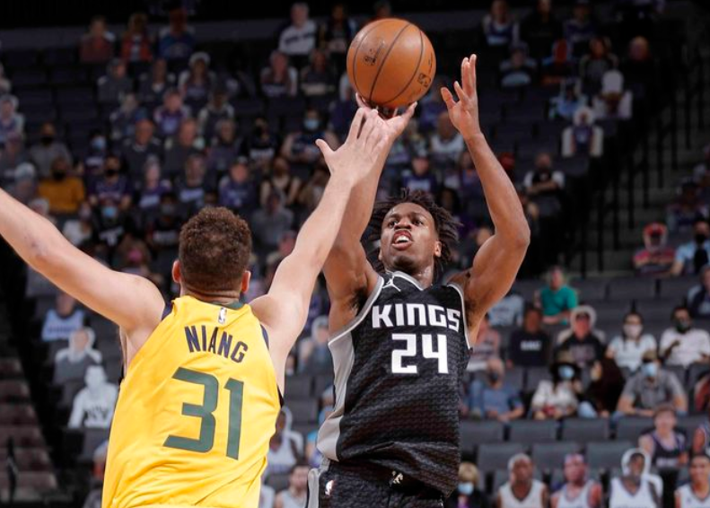 希尔德七记三分创纪录,步行者大胜活塞保留季后赛悬念  希尔德七记三分创纪录,步行者大胜活塞保留季后赛悬念