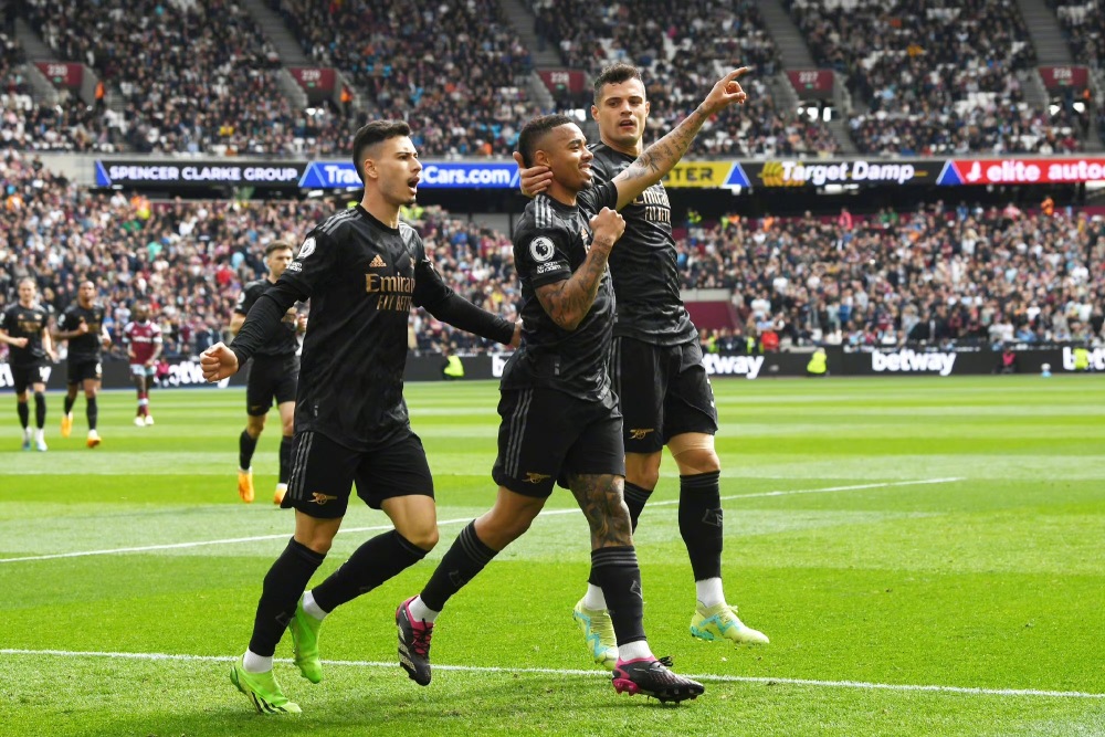 西汉姆联铁锤砸懵豪门,伦敦德比上演逆袭  西汉姆联铁锤砸懵豪门,伦敦德比上演逆袭