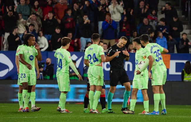 曼城控球碾压式胜利,八成控球率让对手无从招架  曼城控球碾压式胜利,八成控球率让对手无从招架