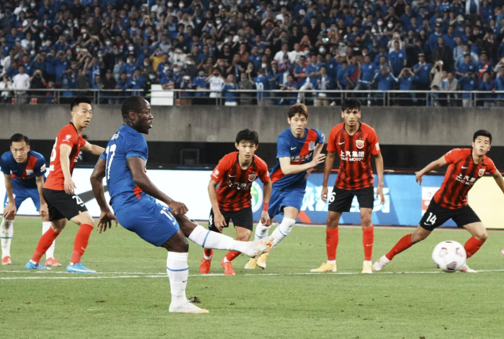 勒阿弗尔港口城市球队展现顽强拼搏精神  勒阿弗尔港口城市球队展现顽强拼搏精神