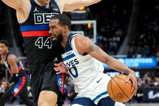 爱德华兹三分绝杀森林狼险胜活塞  爱德华兹三分绝杀森林狼险胜活塞