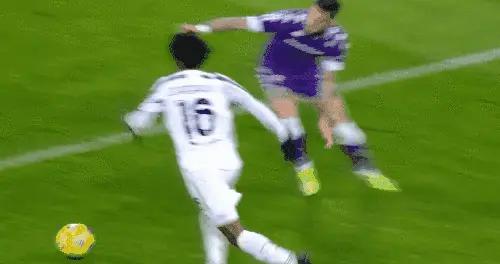  马赛中场核心染红，憾平南特错失三分  